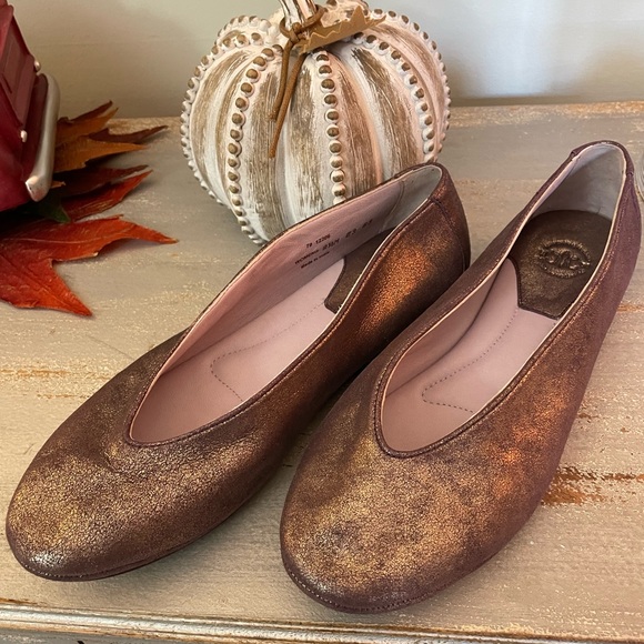 Johnston & Murphy Metallic Brown Flats - Picture 2 of 6